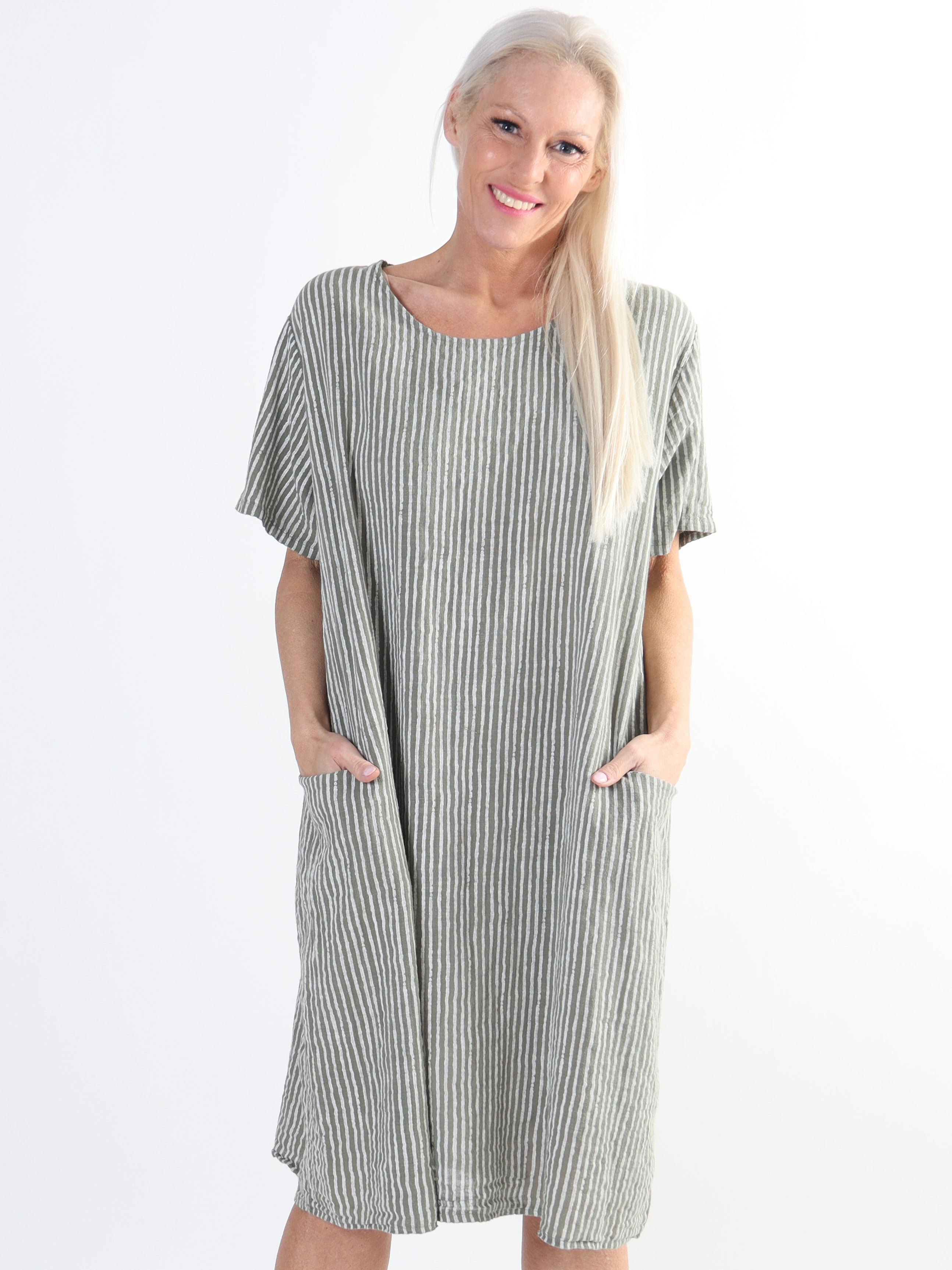 Louise - Finrandig plus size-klänning i linneaktigt bomullstyg